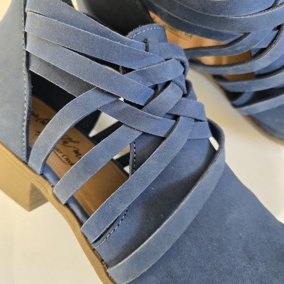 Walk with me by Coldwater Creek leather strappy blue booties sz 7 - Picture 6 of 8